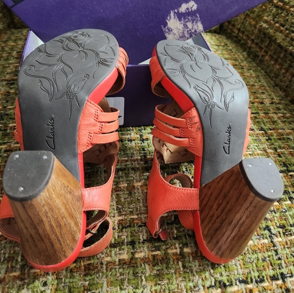 Sandals - Picture 2 of 3